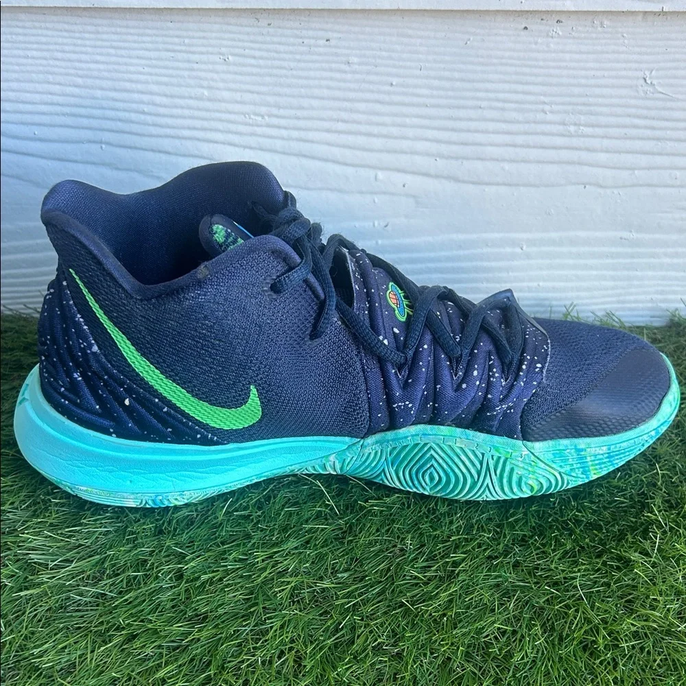 Nike‎ Men's Dark Blue and Bright Green Athletic Shoes